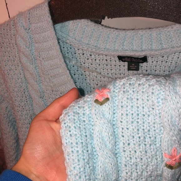 Cute floral sleeve sweater. Liked it when I bought it never ended up wearing it - Picture 2 of 5